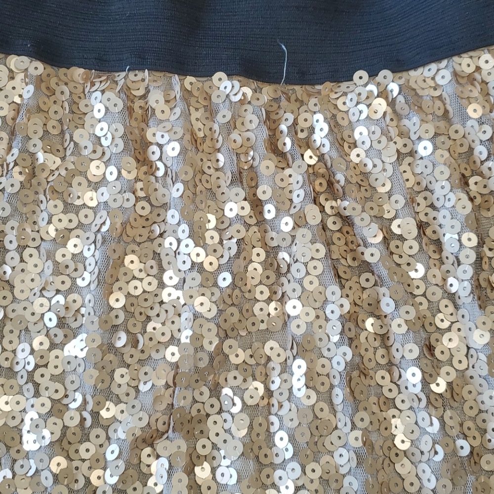 Gold sequin mini skirt - Picture 2 of 10